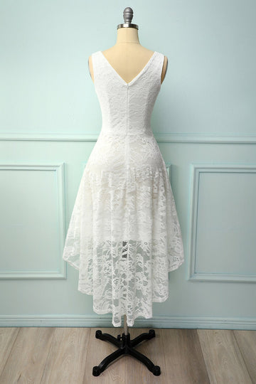Vestido assimétrico de renda branca